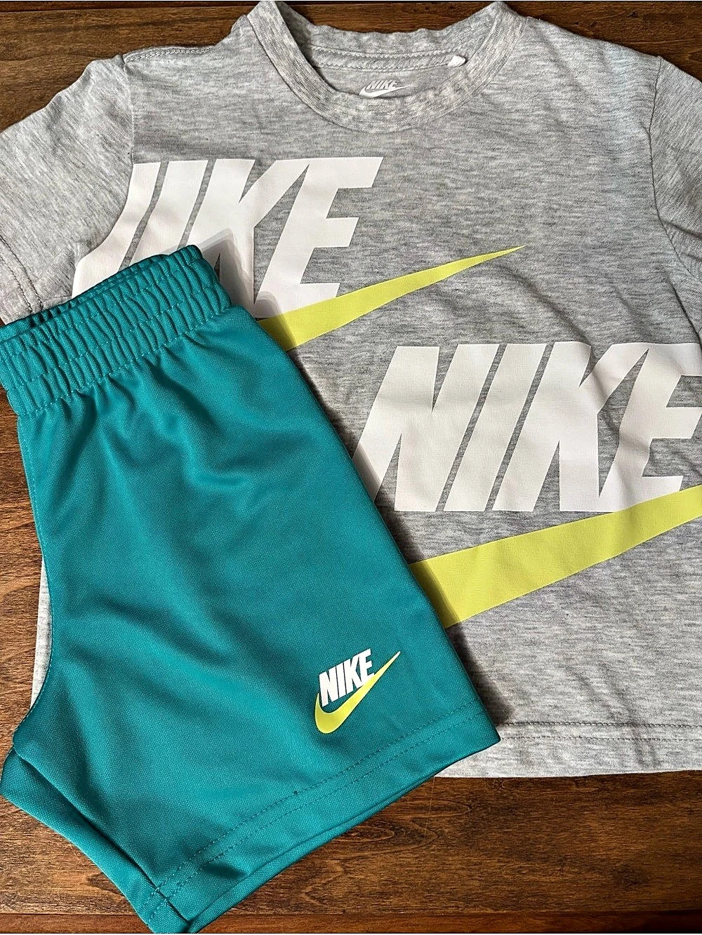 Nike Toddler 2-Piece T-Shirt and Shorts Set Boys 3T Gray & turquoise Set
